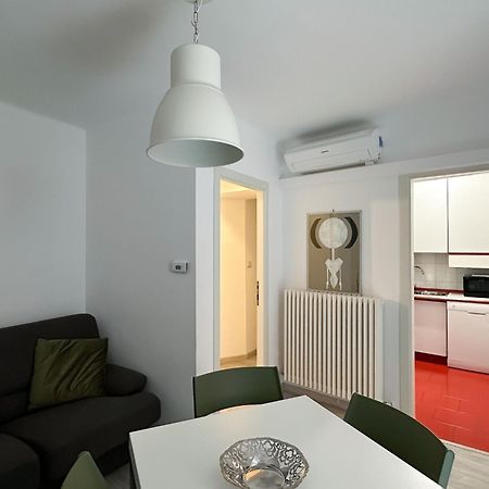 Paloma Center Town Apartment Беладжо Екстериор снимка