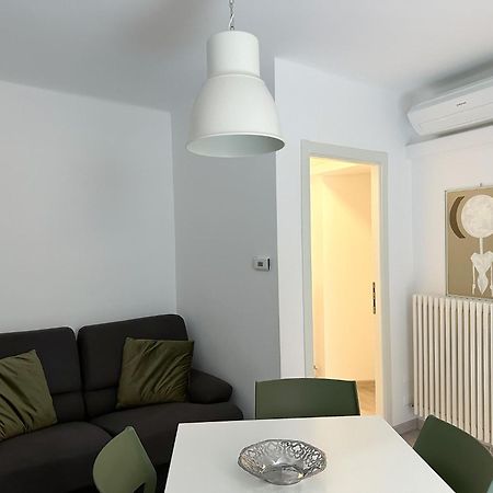 Paloma Center Town Apartment Беладжо Екстериор снимка